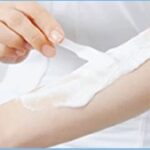 パイナップル豆乳除毛クリーム　使い方2　ヘラで塗る